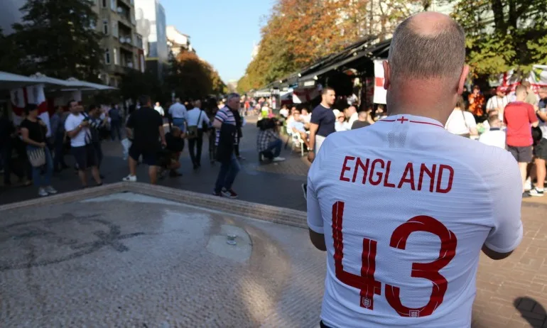 Напрежение между английски фенове на Витошка, има ранен - Tribune.bg