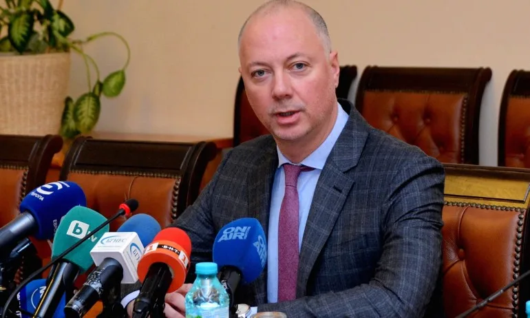 Транспортният министър за БДЖ: Уверяваха ме, че всичко е наред, разбрах от медиите за проблеми - Tribune.bg