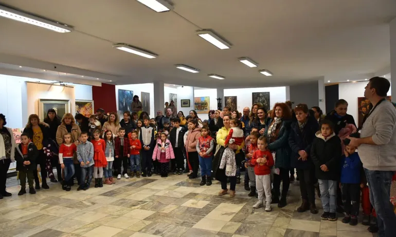 Откриха традиционната изложба от мартеници на децата в Ловеч - Tribune.bg