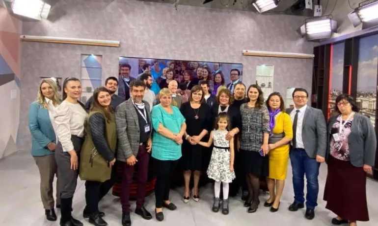 В партийната телевизия на БСП никой не спазва мерките за дистанция - Tribune.bg