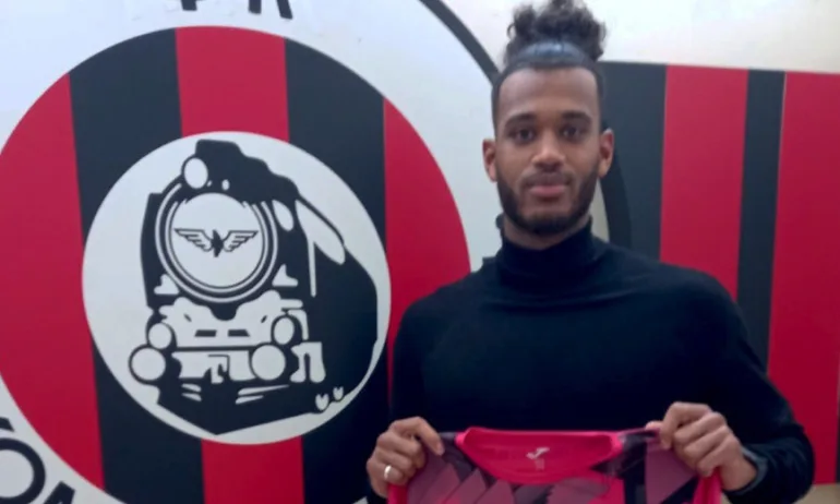 Селекционерът на Гамбия поздрави вратар за трансфер в Локо София - Tribune.bg