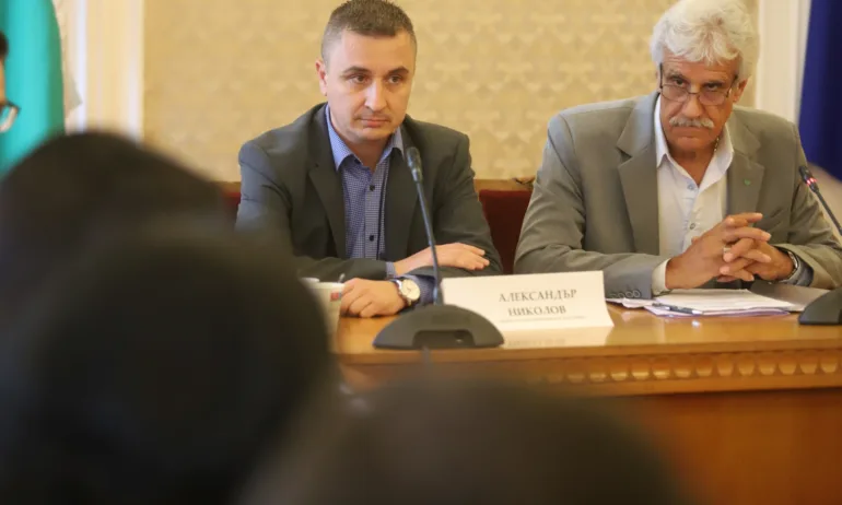 Кирил Петков отново не се яви на комисията Gemcorp, остави сам енергийния министър - Tribune.bg