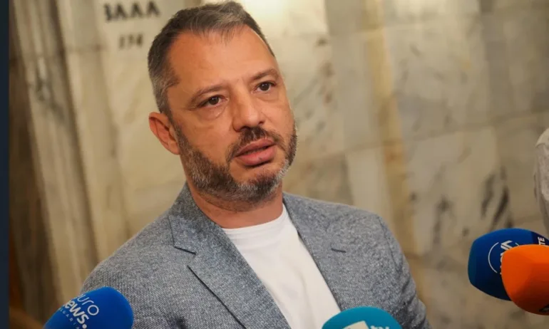Делян Добрев: Всичко, което гласувахме днес в Закона за въвеждане на еврото, се подкрепя от бизнеса - Tribune.bg