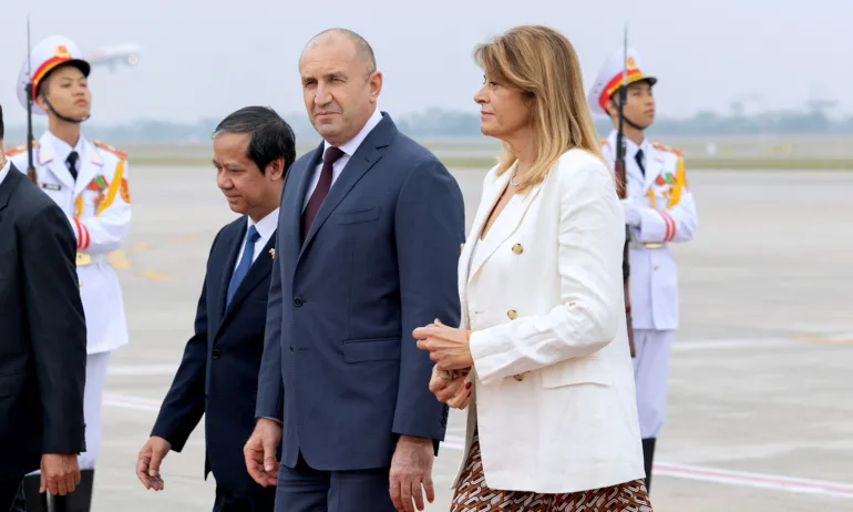 Радев пристигна на официално посещение във Виетнам - Tribune.bg