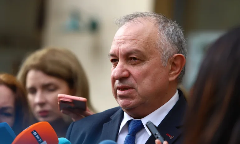 Здравните власти: На пазара има недостиг на около 10 лекарства, ще има проверки и санкции - Tribune.bg