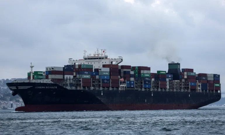 Руски товарен кораб потъна в Средиземно море, двама са в неизвестност - Tribune.bg