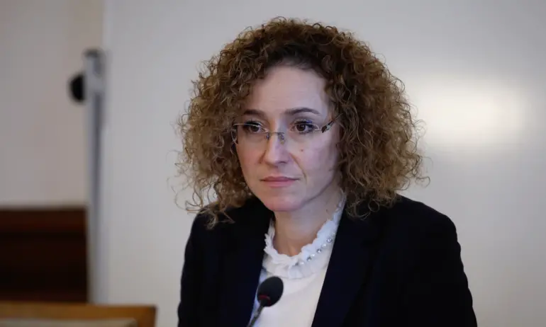 Шалапатова настоя за нулева толерантност към насилието над деца - Tribune.bg