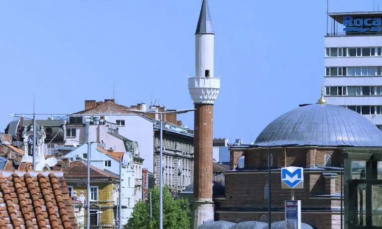 Започва Рамазан – у нас джамиите и границата с Турция са затворени - Tribune.bg