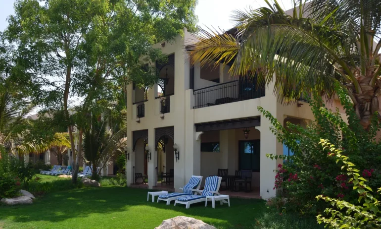 Гараж в София – колкото имот на морета или бунгало в Гърция - Tribune.bg