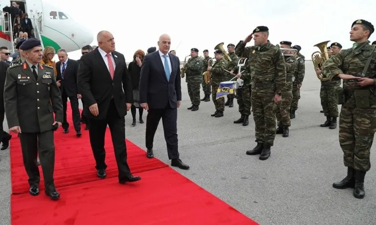 Мерки за сигурност: Кашлящ журналист не бе допуснат на борда на правителствения самолет - Tribune.bg