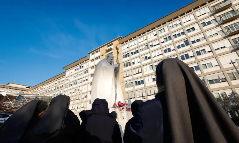 Папата е прекарал спокойна нощ, съобщиха от Ватикана - Tribune.bg