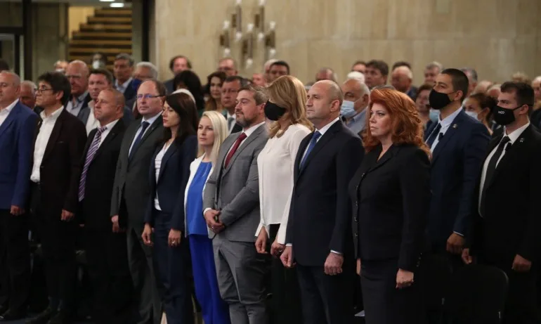 Агенти на Държавна сигурност дадоха рамо на президента Радев за втори мандат - Tribune.bg