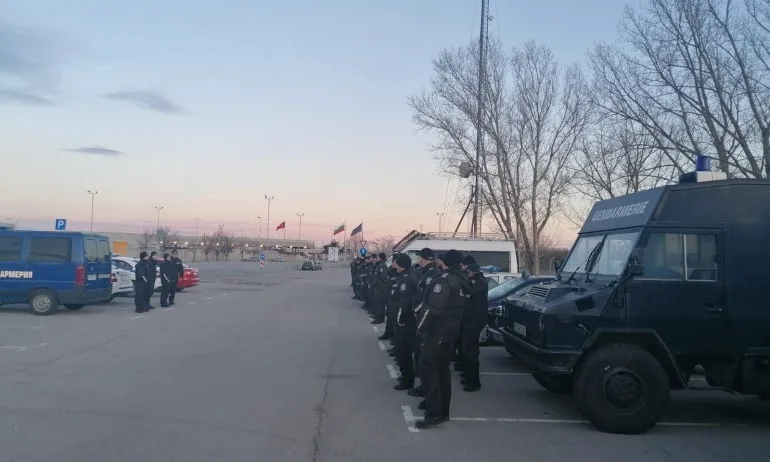 300 военни и 50 от състава за спецоперации са в готовност да отидат на границата - Tribune.bg