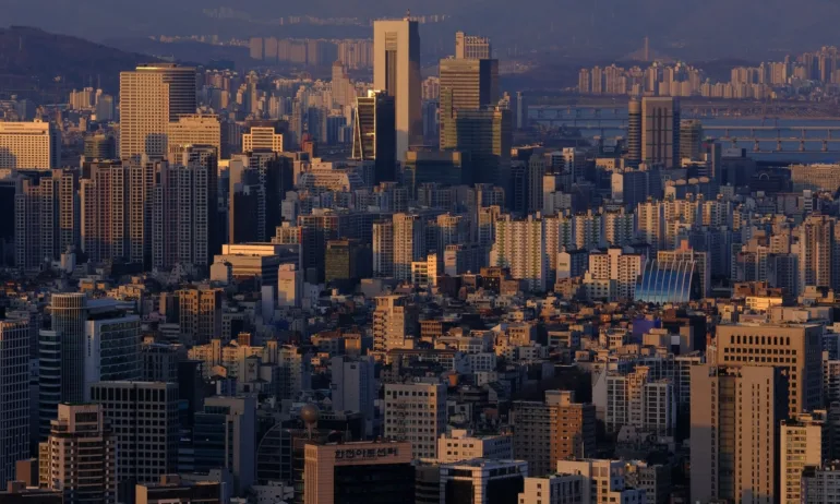 Южна Корея обяви извънредно военно положение - Tribune.bg