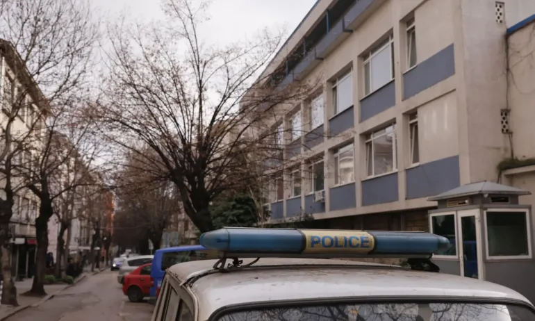 Съдът решава дали да остави в ареста задържаните столични полицаи - Tribune.bg