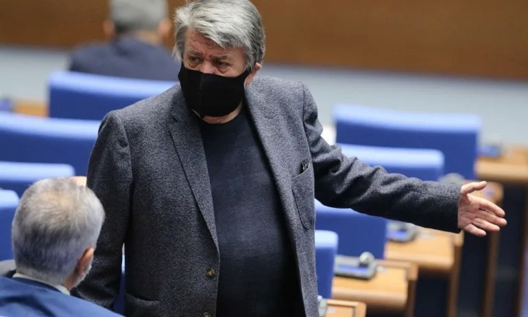 Вежди Рашидов към БСП: В пленарната зала има ненужен дебат - Tribune.bg