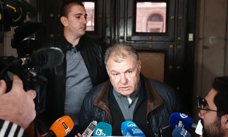 Ново разделение: Оранжерийните производители не влязоха при Денков, не били в списъка на Кирил Вътев - Tribune.bg