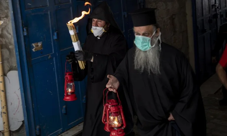 Благодатният огън слезе - Tribune.bg