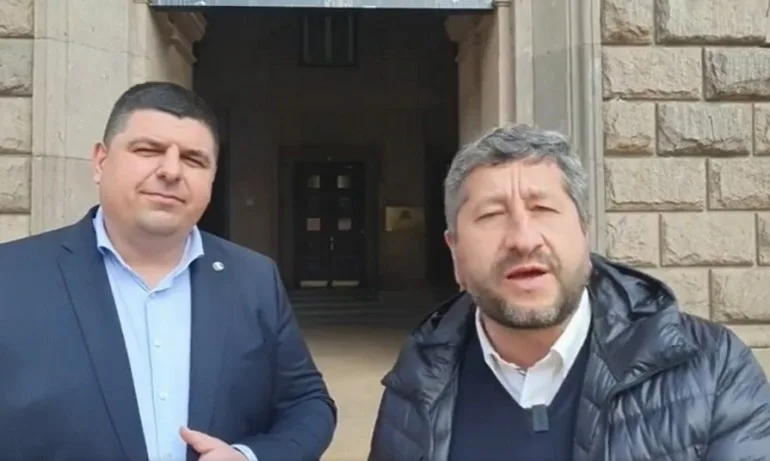 Тема № 1: Мирчев и Иванов си говорят за шкембета, гларуси и вкаменелости - Tribune.bg