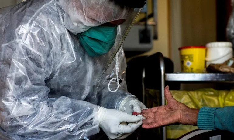 Затварят селото на избягалия от болницата мъж с COVID-19 - Tribune.bg