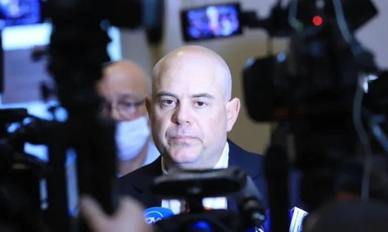 Иван Гешев в НС: Надявам се енергията, която някои впрягат за търсене на фалшиви компромати, да я вложат да си свършат работата - Tribune.bg