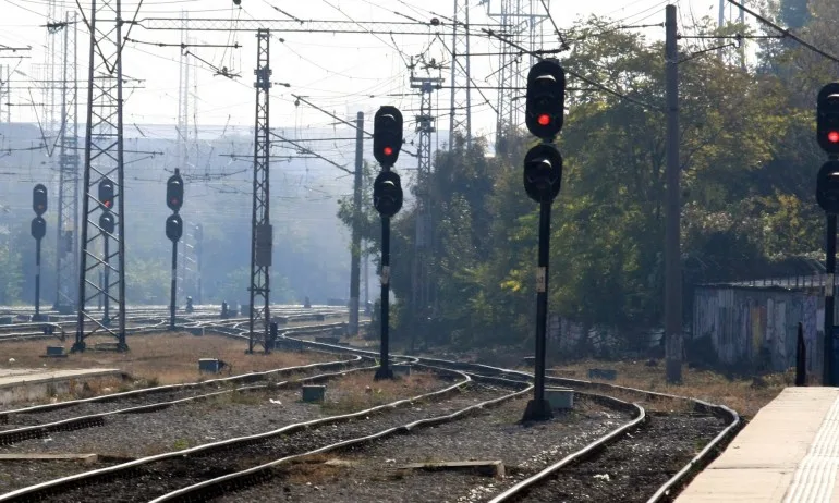 БДЖ алармира – за две седмици 8 пъти са хвърляни камъни по влакове - Tribune.bg