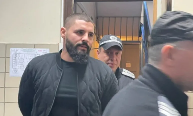 Съдът решава остава ли в ареста подсъдимият по делото Дебора - Tribune.bg