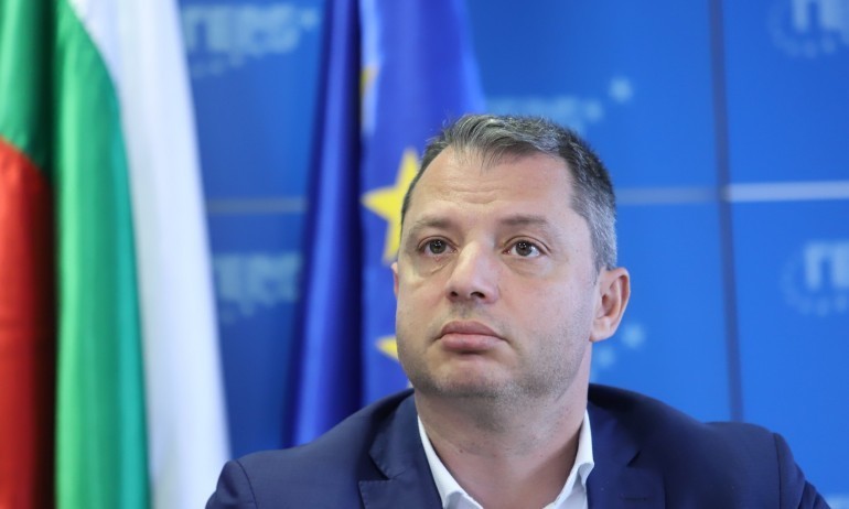 Делян Добрев за договорения по-евтин газ: Една клетва от страна на премиера, но се съмняваме да е истина - Tribune.bg