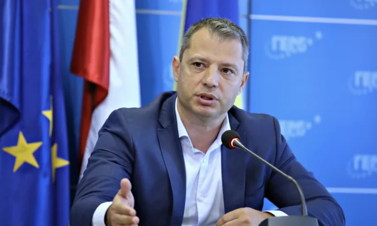 Делян Добрев: Касата на Промяната се пълни най-много от продажбата на горива - Tribune.bg