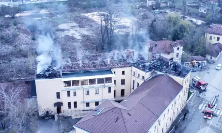 Пожар в НГПИ Тревненска школа, децата са евакуирани - Tribune.bg