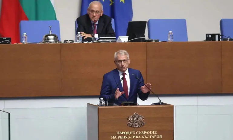 На старта на новото НС: Денков критикува ГЕРБ, ДПС и ИТН, че са свалили редовните правителства на ПП - Tribune.bg