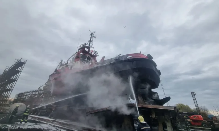 Пожар на кораб в Бургаската корабостроителница - Tribune.bg