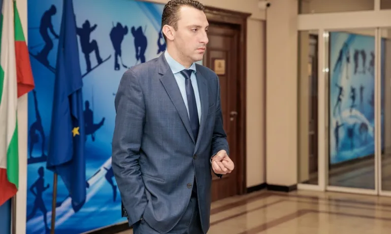 Министър Пешев: През 2025 г. спортното министерство осигури над 10 млн. за волейбол - Tribune.bg