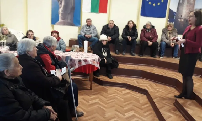 Депутатът от ГЕРБ Евгения Ангелова с първа среща от кампания срещу ало-измамите - Tribune.bg