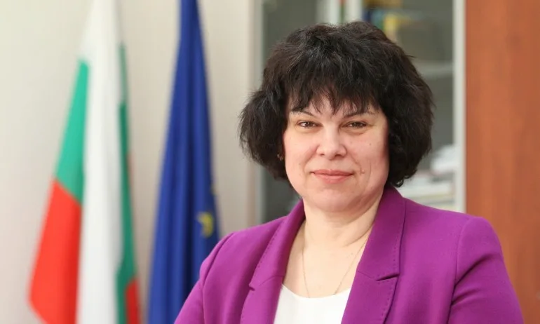 Таня Михайлова: Не е добре първокласниците да се обучават онлайн - Tribune.bg