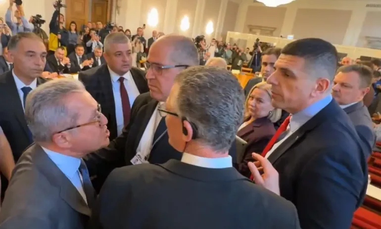 На фона на циркове в НС: Бюджетната комисия прие на второ четене бюджетите на ДОО и НЗОК - Tribune.bg