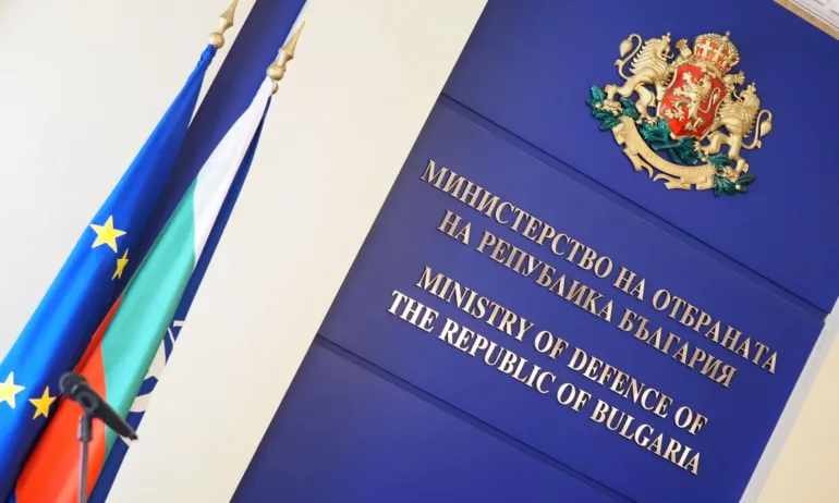 В Министерството на отбраната вече има първи уволнения заради злоупотреби за милиони - Tribune.bg