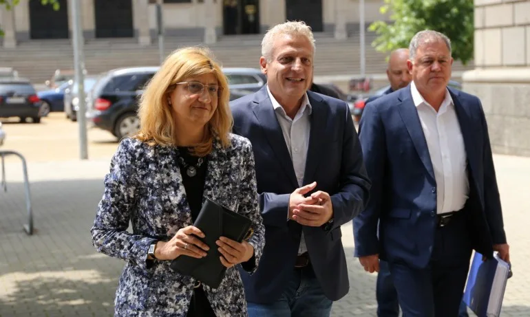 Коалицията на КОД, БЗНС и БДФ се регистрира за изборите в ЦИК - Tribune.bg