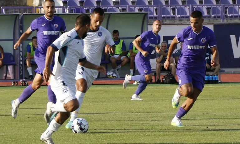 Коронавирус пламна в клуб от Втора лига - Tribune.bg