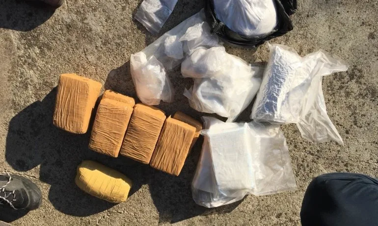 При акцията в Бургас: 75 килограма кокаин в кашони с банани - Tribune.bg