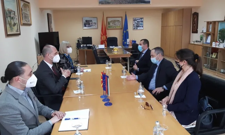 Посланикът ни в Северна Македония предостави хуманитарна помощ за социално слаби семейства в Щип - Tribune.bg