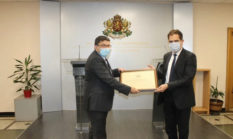 Сертификат за инвестиции за 1 955 000 лв., разкриват нови 200 работни места - Tribune.bg