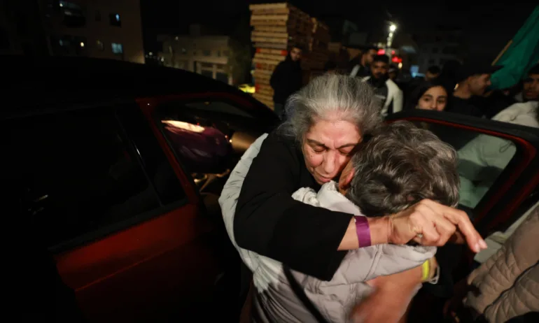 Размяна: Израел освободи 90 палестински затворници, след като Хамас пусна три заложнички - Tribune.bg