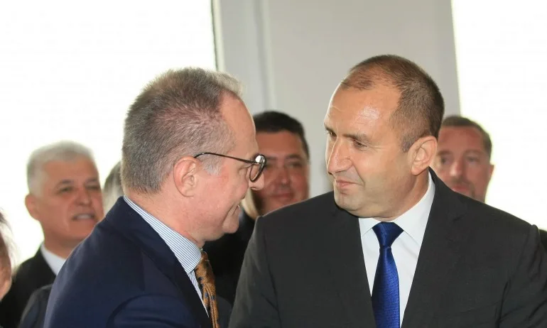 Румен Радев да свали доверието си от Лозан Панов - Tribune.bg