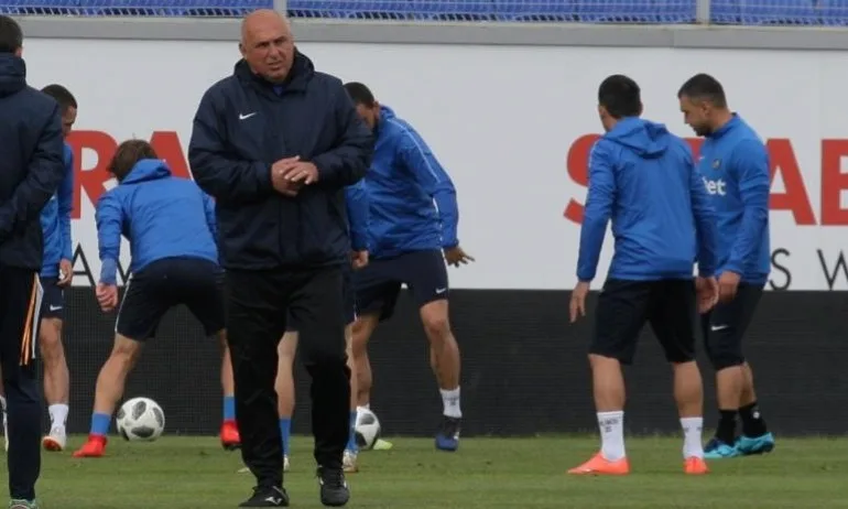 Треньорът на Левски изригна след обидите на феновете - Tribune.bg