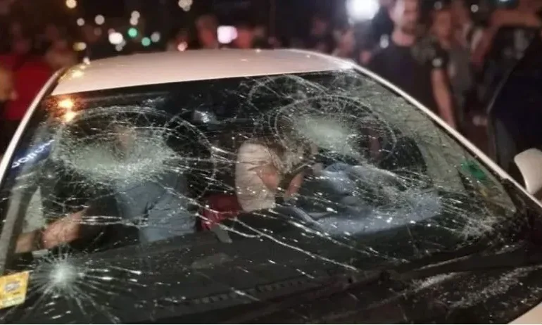 Глоби от по 1000 лева за двамата мъже, изпотрошили кола по време на протестите през 2020 г. - Tribune.bg