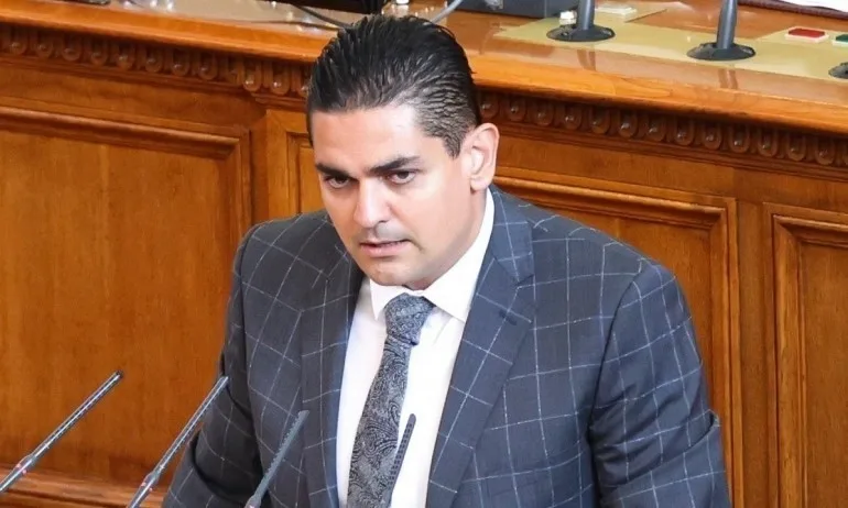 Радостин Василев твърди, че Татяна Дончева му предложила 500 хиляди лева, за да разцепи ИТН - Tribune.bg