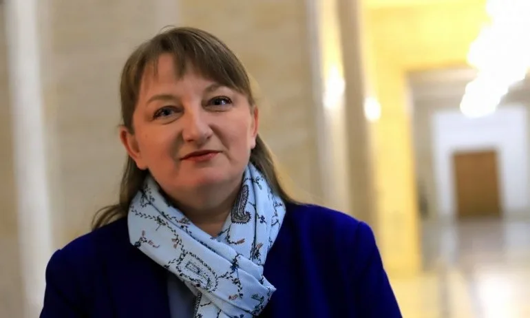 Деница Сачева: Правителството удължава мерките 60/40, 80 /20 и Запази ме - Tribune.bg