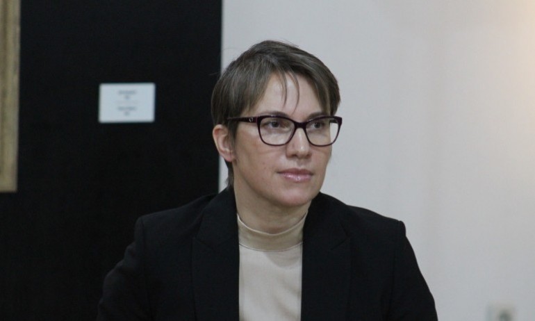 Сдружение Зограф: Весела Кондакова трябва да излезе в неплатен отпуск, докато КПКОНПИ я проверява - Tribune.bg