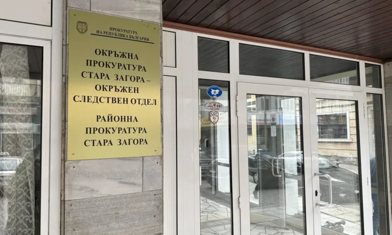 Двама полицаи са обвинени в умишлено убийство заради смъртта на арестант в Казанлък - Tribune.bg